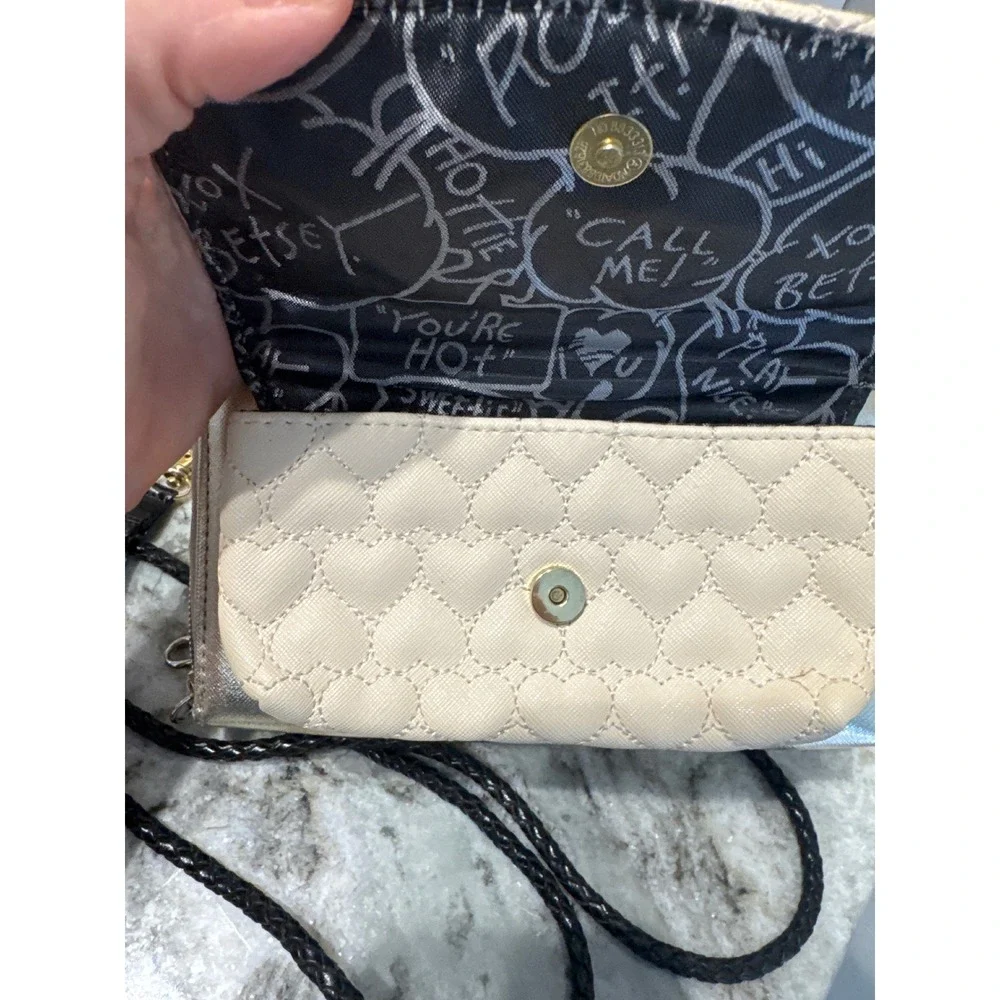 Betsey Johnson Wallet On A String faux leather heart-quilted gold‎ silver bow